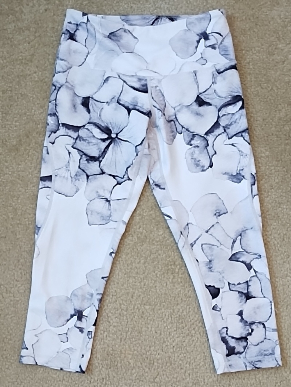 Just Live YOLON Grayscale Floral Watercolor Capri Exercise Leggings Size XS Yoga